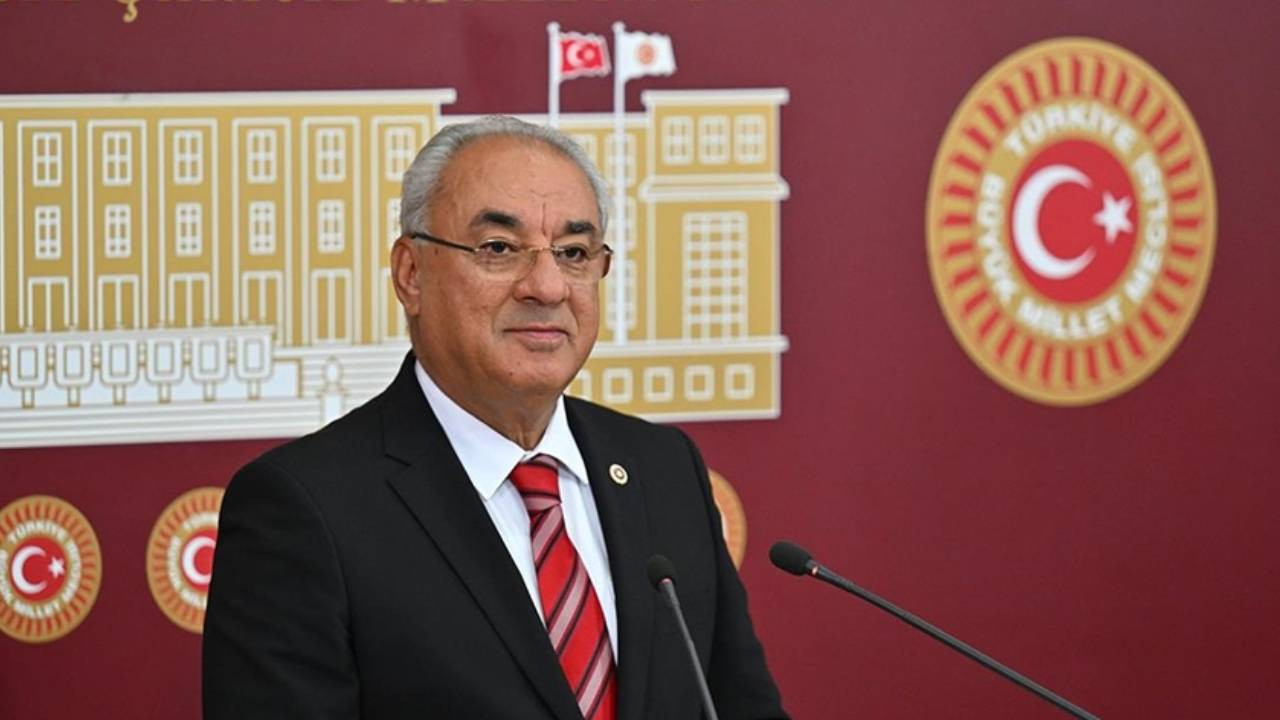 Aksakal'dan Murat Emir iddiası: 'Özgür Özel'le bir
