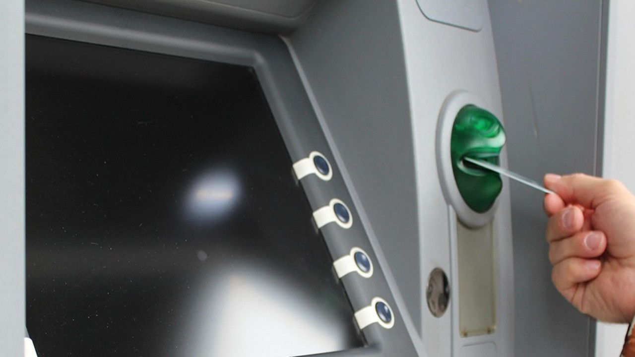 ATM'de Dikkat Edin! Birçok Kişinin Yaptığı Bu Hata Hesabınız