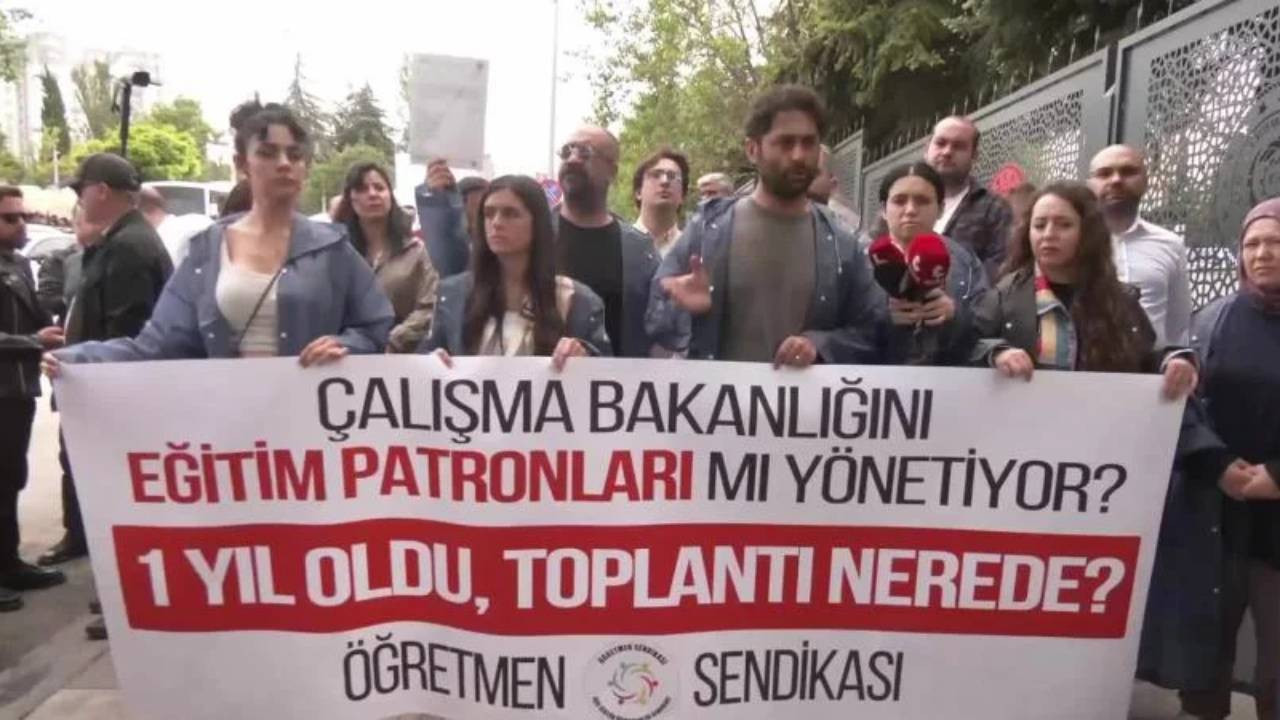 Açlık grevindeki öğretmenlere yine müdahale: 9 gözaltı