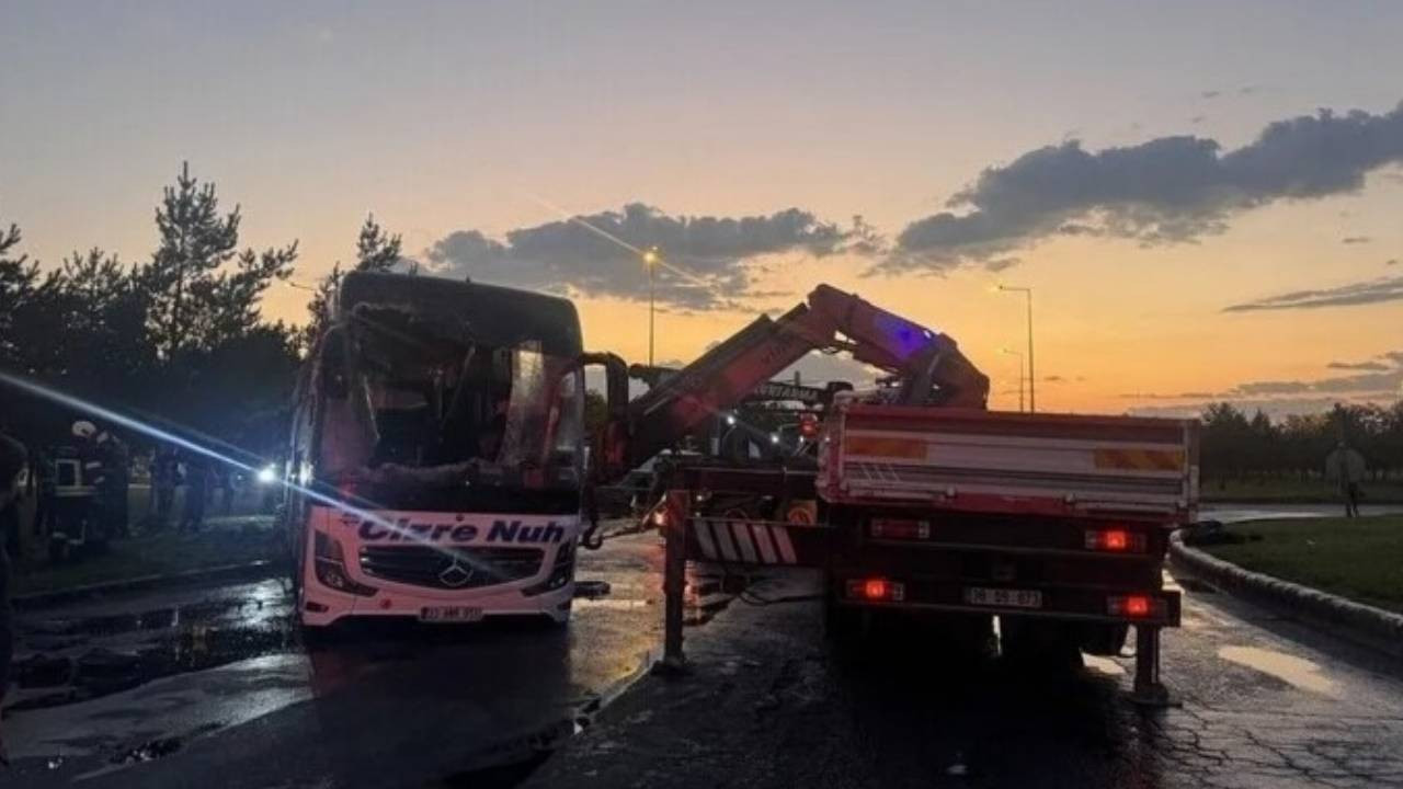 Cizre'den Ankara’ya giden otobüs tankerle çarpıştı: 2'si ağır 35 yaralı