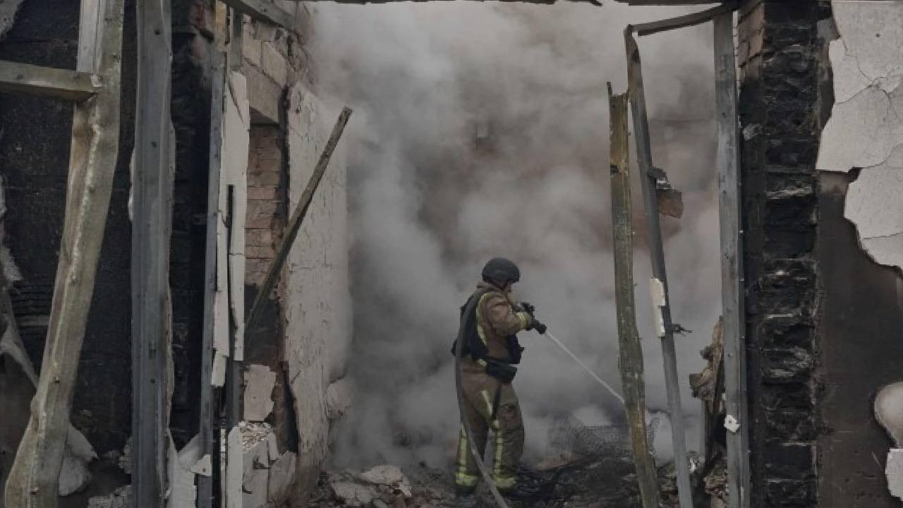 Rusya, Ukrayna’yı vurdu: 37 can kaybı, 42 yaralı