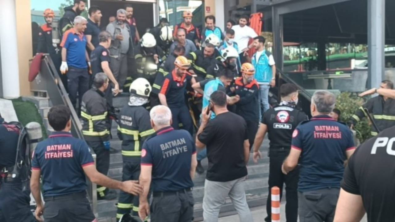 Batman'da spor salonunda yangın: 30 kişi mahsur kaldı, 10 yaralı