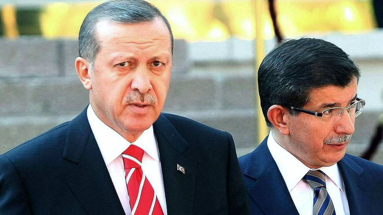 Ahmet Davutoğlu hakkında ‘Cumhurbaşkanı’na hakaret’ soruşturması