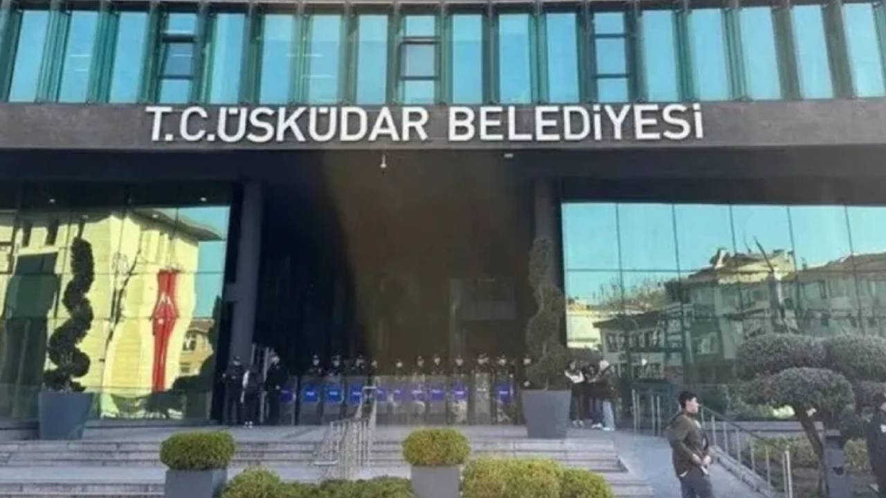 Üsküdar Belediyesi seçim öncesi polis ablukasına alındı