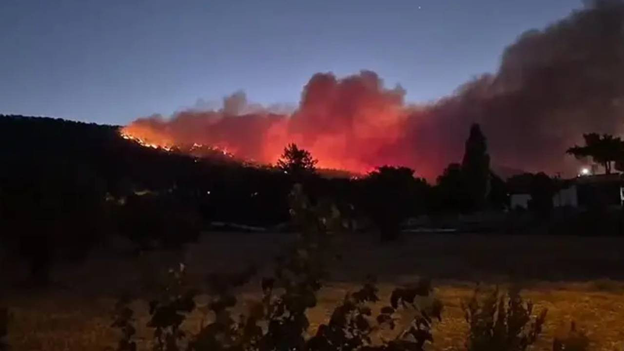Muğla’da orman yangını: Alevler Ula’ya sıçradı, 3 ev boşaltıldı
