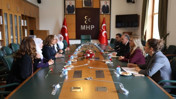 MHP'li Ak&ccedil;ay Barış Anneleri'ni K&uuml;rt&ccedil;e karşıladı