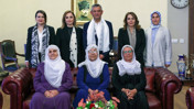 Barış Anneleri, &Ouml;zg&uuml;r &Ouml;zel ile g&ouml;r&uuml;şt&uuml;