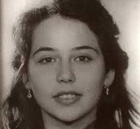 Mayıs 1977'de annemin oyununa geldim!.. - Resim : 2