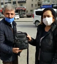 Dolmuşta unutulan 10 bin lirayı sahibine teslim etti - Resim : 1