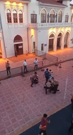 Adalar vapurundaki yer tartışmasında kadına şiddet - Resim : 2