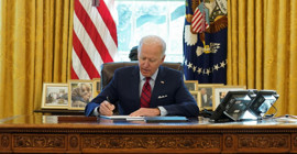 Biden'dan görevini Trump'a bırakmasına saatler kala af kararı