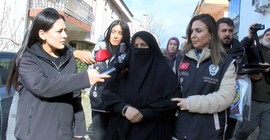 ‘Manevi danışman’ adı altında insanları dolandıran kadın gözaltına alındı