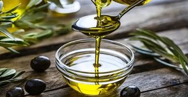 Birçok kişi dikkat etmemişti! Zeytinyağını cam şişeye koyanlar dikkat