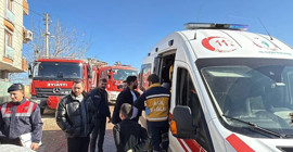 Yangında mahsur kalan üç çocuğu itfaiye kurtardı
