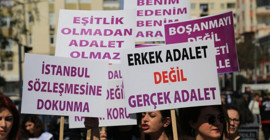Ev İçi Şiddet Acil Yardım Hattı'na bir yılda 4 bin arama