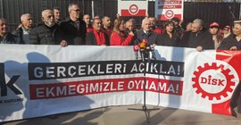 DİSK'ten TÜİK'in önünde eylem: Halkın ekmeğiyle oynamasına izin vermeyeceğiz