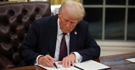 Trump'la görüşen Meksika başkanı duyurdu: Ek gümrük vergisi kararı askıya alındı