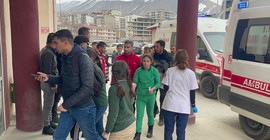 Hakkari'de 34 öğrenci, gıda zehirlenmesi şüphesi ile hastaneye kaldırıldı