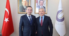 Eski AKP'li başkan üniversiteye sekreter yapıldı