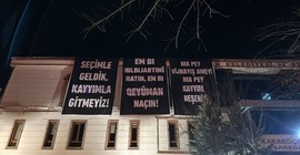 Karakoçan Belediyesi’ne abluka: Polis 'Seçimle geldik kayyımla gitmeyiz' pankartını indirdi