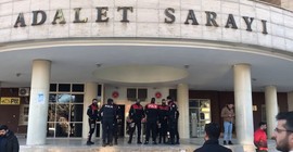 Çocuklarını 'cezalandırmak' için soğuk suyla yıkayıp, hortumla döven baba tutuklandı