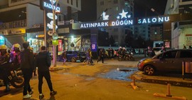 Diyarbakır'da düğün salonu önünde silahlı kavga: Üç yaralı