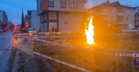 Kartepe'de zemin etüdünde çıkan metan gazı saatlerdir yanıyor