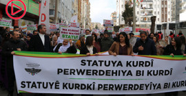 Diyabakır'da Kürtçe'ye statü yürüyüşü: 'Dilimizi her yerde konuşalım'