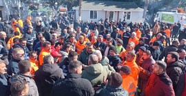 Seyhan Belediyesi'nde işçiler iş bıraktı