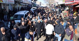 Van'da üç ilçede kayyım protestosu: Hırsızları göndereceğiz