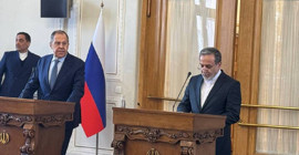İran Dışişleri Bakanı Erakçi ile Lavrov Tahran'da görüştü