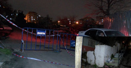 Gaziosmanpaşa’da inşaat nedeniyle yol çöktü, duvarları çatlayan 4 bina boşaltıldı