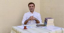 Buldan, Demirtaş'ı ziyaret etti: Demirtaş'tan PKK'nin silah bırakma kararına ilişkin mesaj