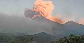 Guatemala'daki Fuego Yanardağı patladı