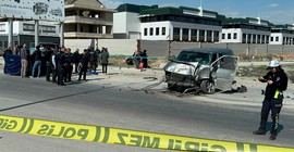 Minibüs, TIR'a çarptı: 1 ölü, 5 yaralı