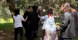 Ali İsmail Korkmaz pankartı açan öğrencilere güvenlik saldırdı