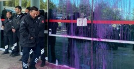Üniversiteliler 'aile sempozyumu'nu protesto etti