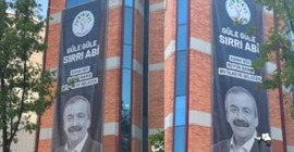 DEM Parti Genel Merkezi’ne Sırrı Süreyya Önder afişi asıldı