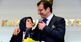 Ekrem İmamoğlu'ndan Anneler Günü paylaşımı: 'Özledim anne'