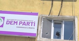 Çanakkale'de DEM Parti il binasına taşlı saldırı