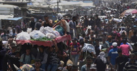 İsrail yardım almaya giden Filistinleri vurdu