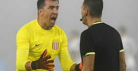 Galatasaray'dan ayrılan Muslera Daha İlk Maçta Yıkıldı: Sinirlerine Hakim Olamadı Hakeme Saldırdı!