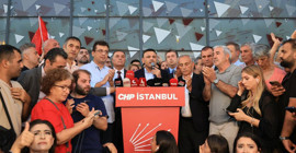 Özgür Çelik kayyım atanan il binasında: 'Karar hukuki değil siyasi'