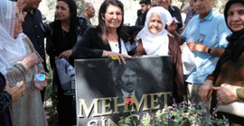 Katledilen siyasetçi Mehmet Sincar mezarı başında anıldı
