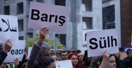Polis ablukasında barış açıklaması