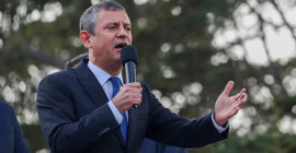 Özgür Özel: Darbeci kuşatma altındayız, sandığı bekliyoruz