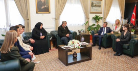 Özgür Özel, Rojin Kabaiş'in ailesi ve Ayşe Tokyaz'ın kardeşi ile görüştü