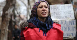 Yargıtay, Nuriye Gülmen'e verilen cezayı bozdu