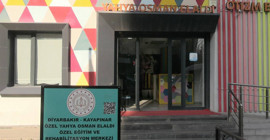 Diyarbakır’da torunu okulda şiddet gören iş insanı, şiddet gören çocuklara ücretsiz destek birimi kurdu