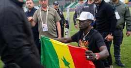 Polis, Senegal bayrağını PKK bayrağı zannetmiş